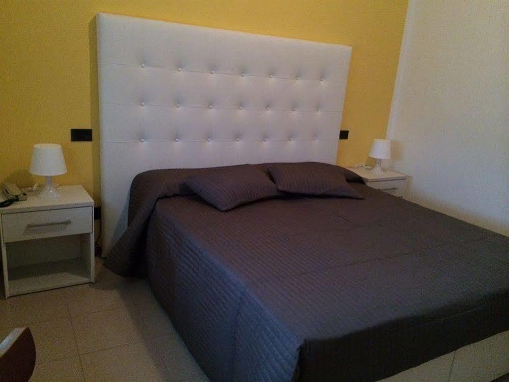 קסטלנואובו דל גארדה Albergo Al Sole מראה חיצוני תמונה
